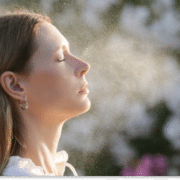 jak odświeżyć skórę twarzy latem